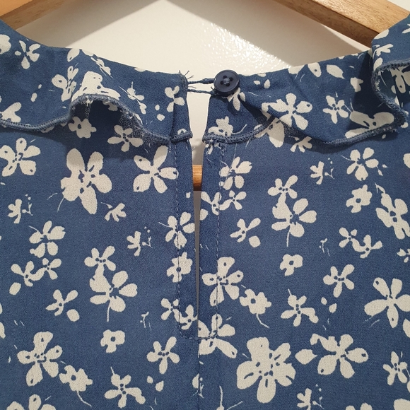 DIVIDED H&M size 8 (EUR 34/US 4) blue/white floral playsuit - Picture 7 of 8
